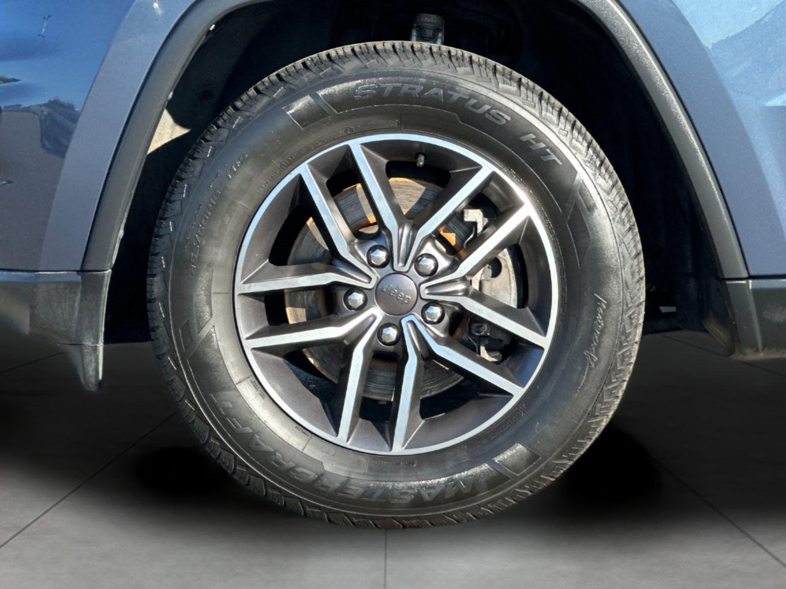 Used 2021 Jeep Grand Cherokee Limited image 24