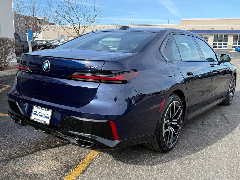 Used 2023 BMW 760i xDrive w/ Executive Package AWD/4WD image 3