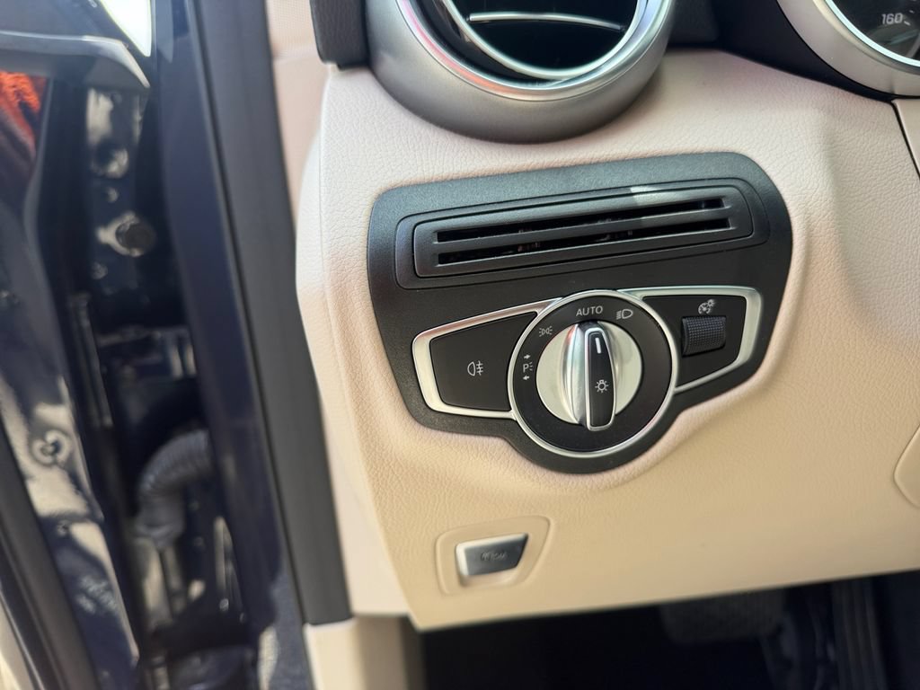 Used 2021 Mercedes-Benz GLC 300 image 27