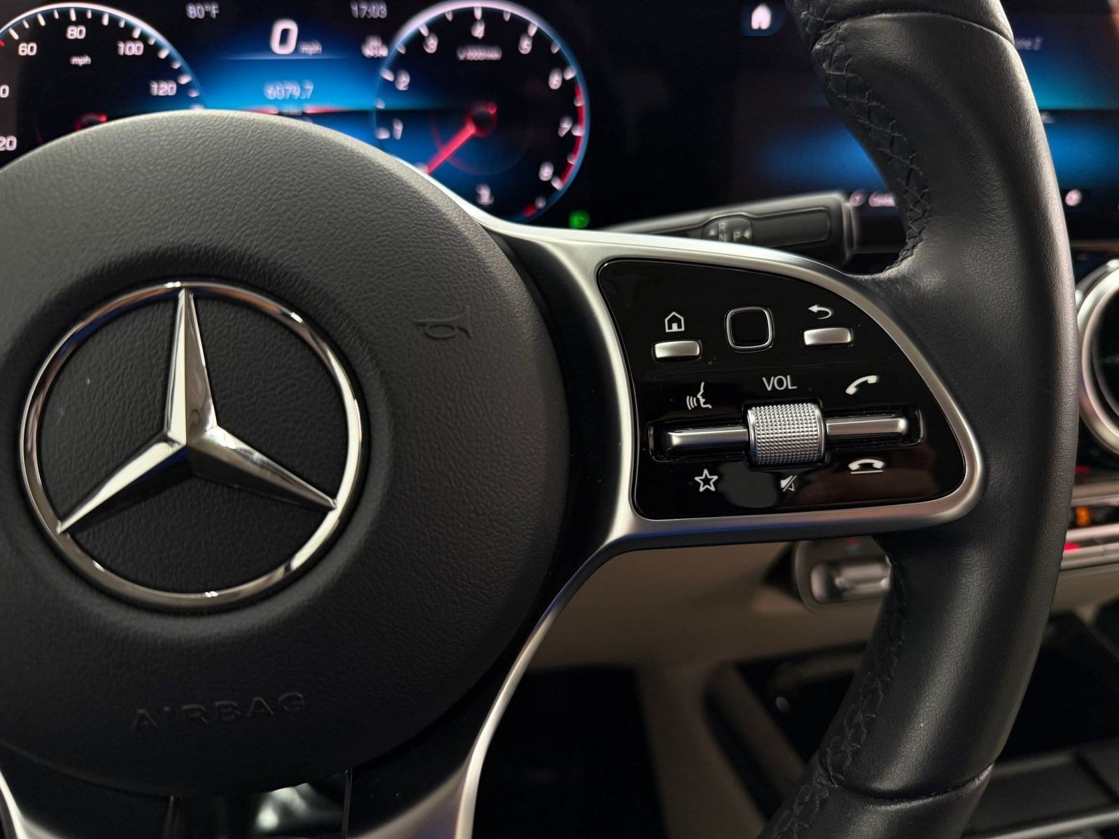 Certified 2023 Mercedes-Benz GLA 250 image 27