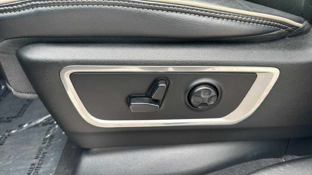 Used 2019 RAM 1500 Laramie w/ Sport Appearance Package AWD/4WD image 11