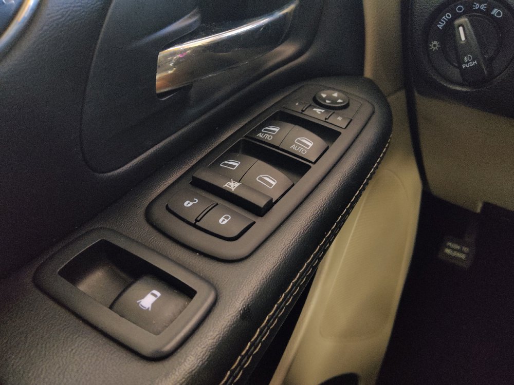Used 2019 Dodge Grand Caravan SXT FWD image 27