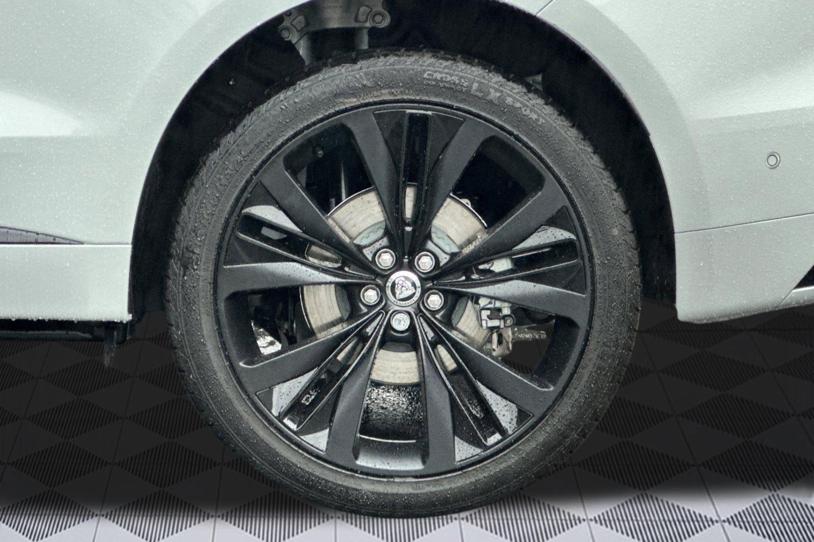 Used 2025 Jaguar F-PACE R-Dynamic S AWD/4WD image 12