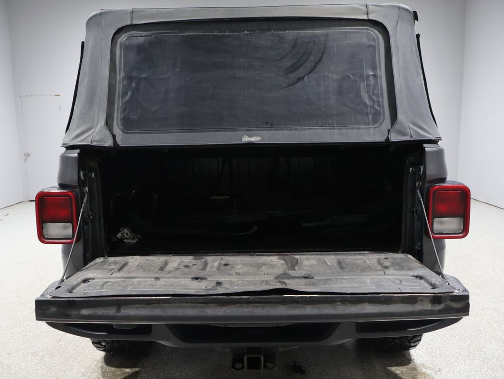 Used 2021 Jeep Gladiator Willys image 5