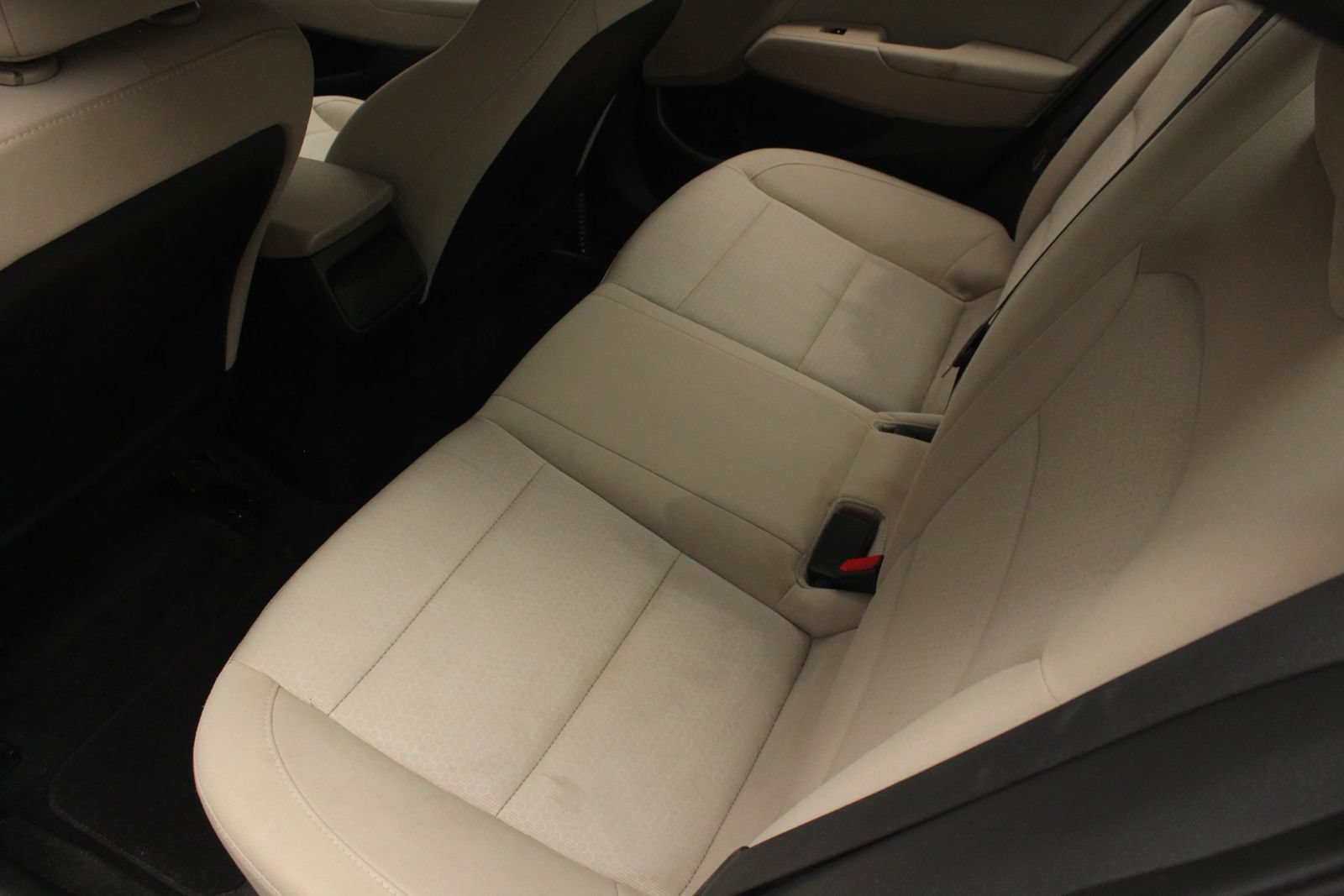 Used 2017 Hyundai Elantra SE FWD image 18