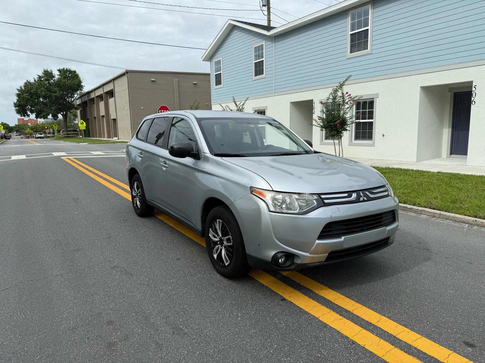 Used 2014 Mitsubishi Outlander ES image 3