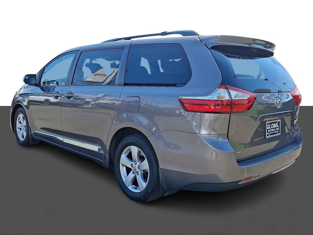 Used 2015 Toyota Sienna LE image 5