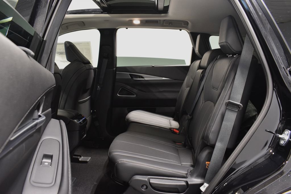 New 2026 INFINITI QX60 Luxe w/ Family Package image 28