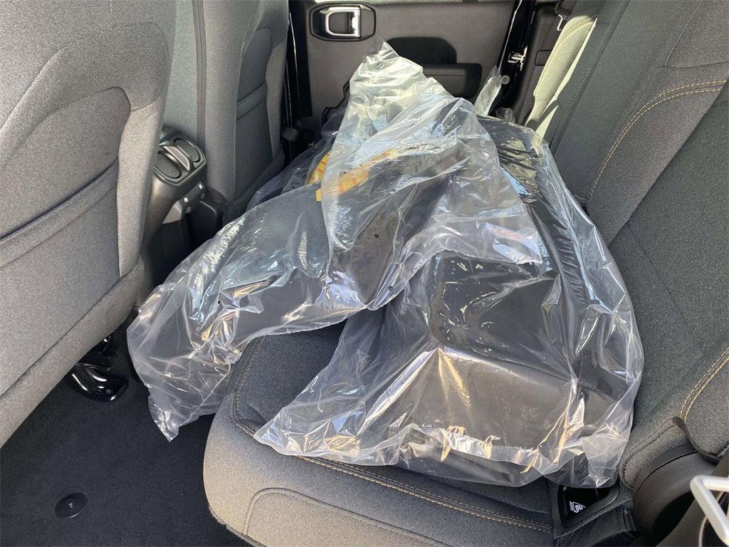 New 2025 Jeep Gladiator Sport image 10