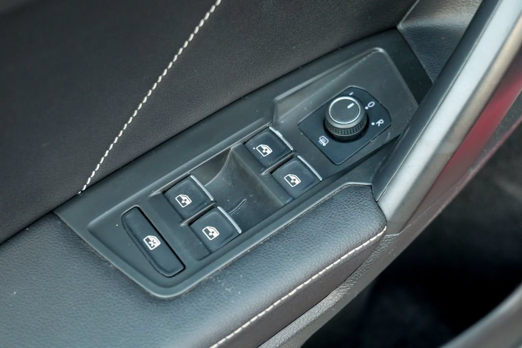 Used 2022 Volkswagen Tiguan SE AWD/4WD image 18