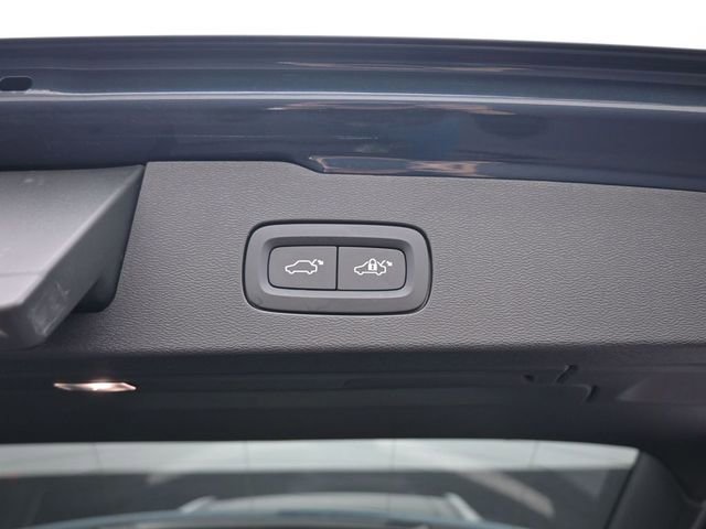 Used 2024 Volvo V60 B5 Cross Country Plus image 31