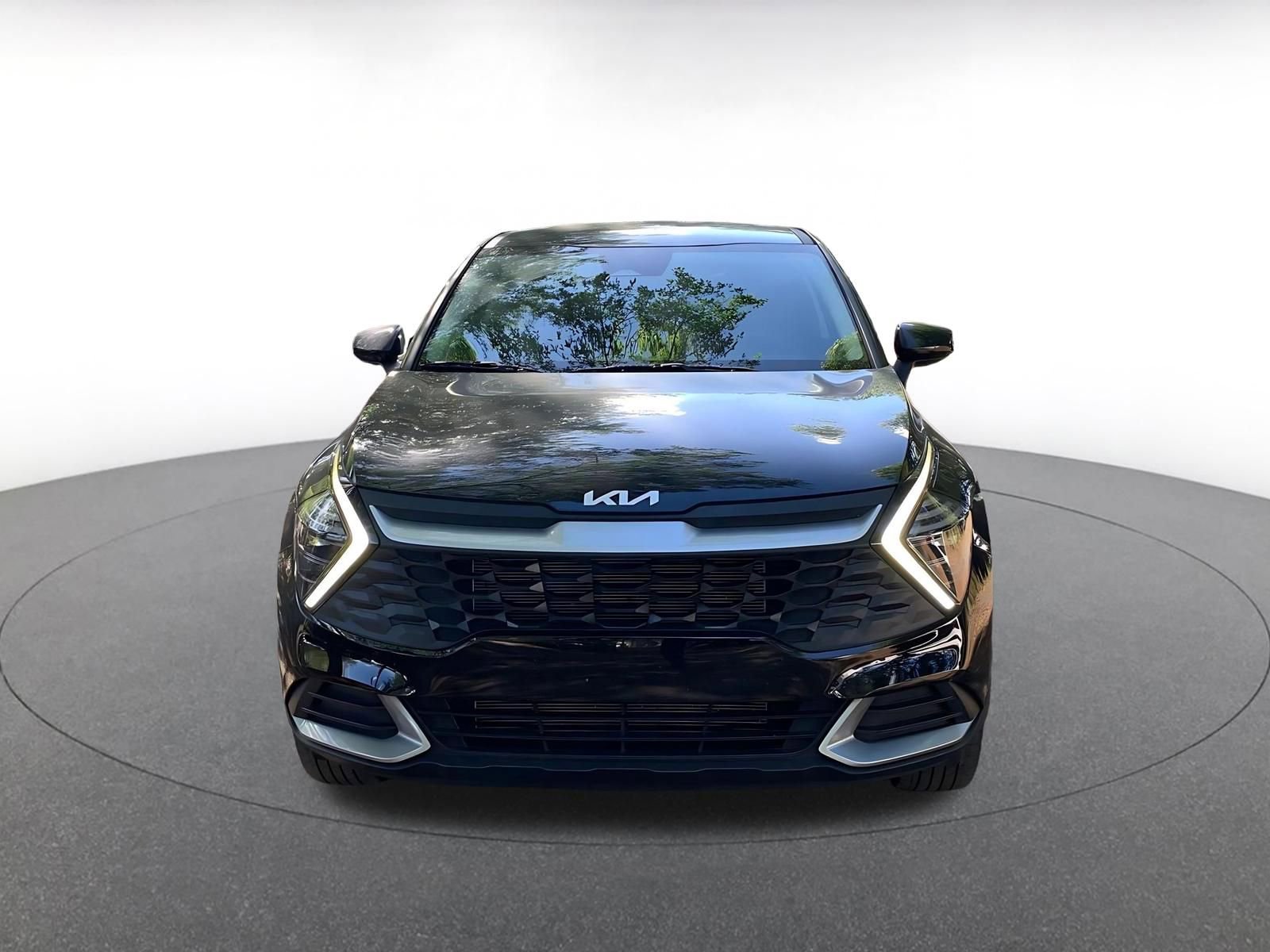 Used 2025 Kia Sportage LX image 2