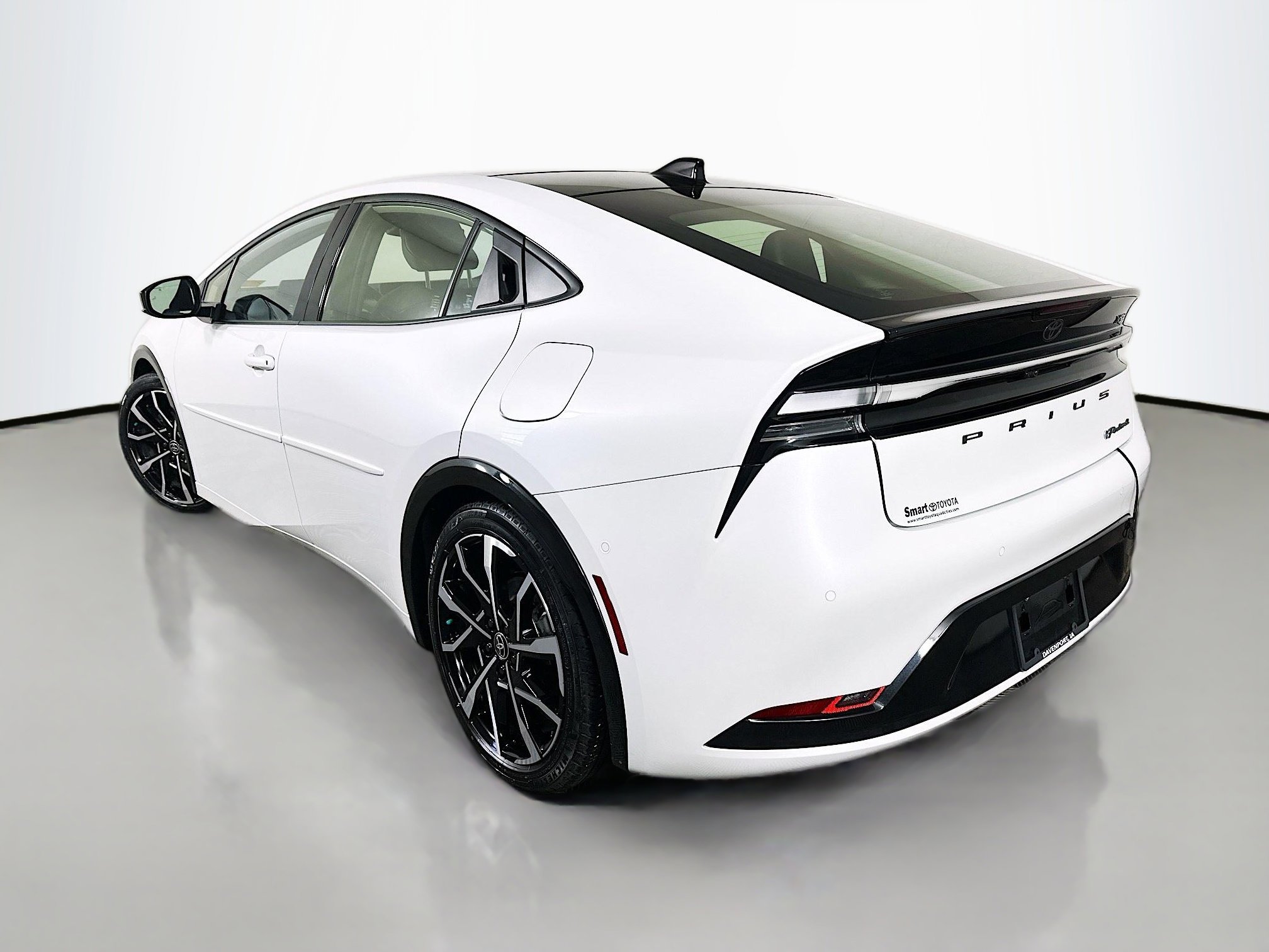 Used 2024 Toyota Prius Prime Premium w/ Advanced Technology Package FWD image 5