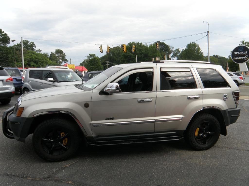 Used 2009 Jeep Grand Cherokee Laredo image 4