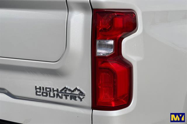 Used 2025 Chevrolet Silverado 1500 High Country w/ Technology Package AWD/4WD image 34