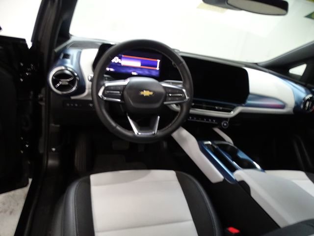 Used 2025 Chevrolet Equinox EV LT image 5