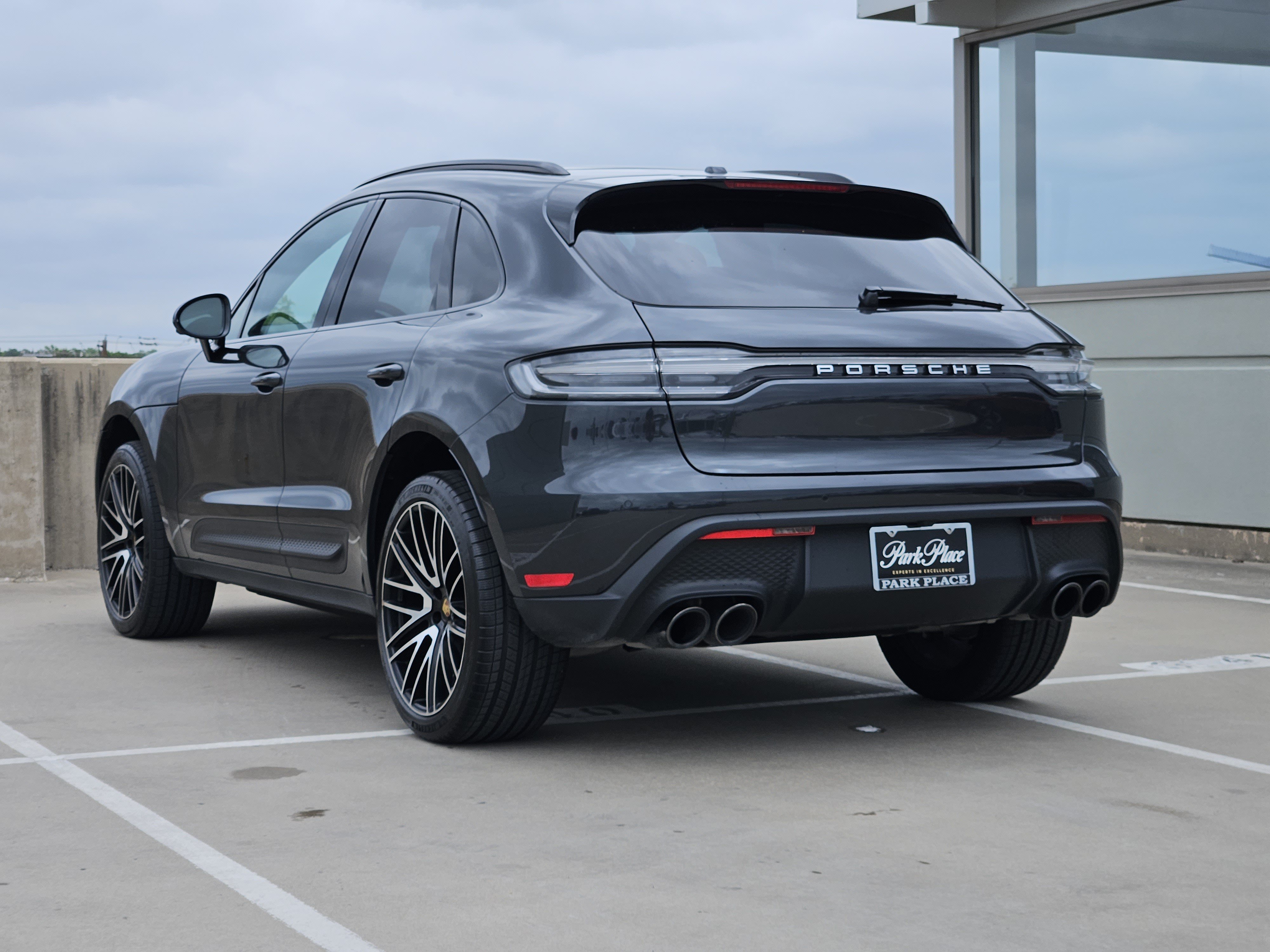 Certified 2026 Porsche Macan AWD/4WD image 3