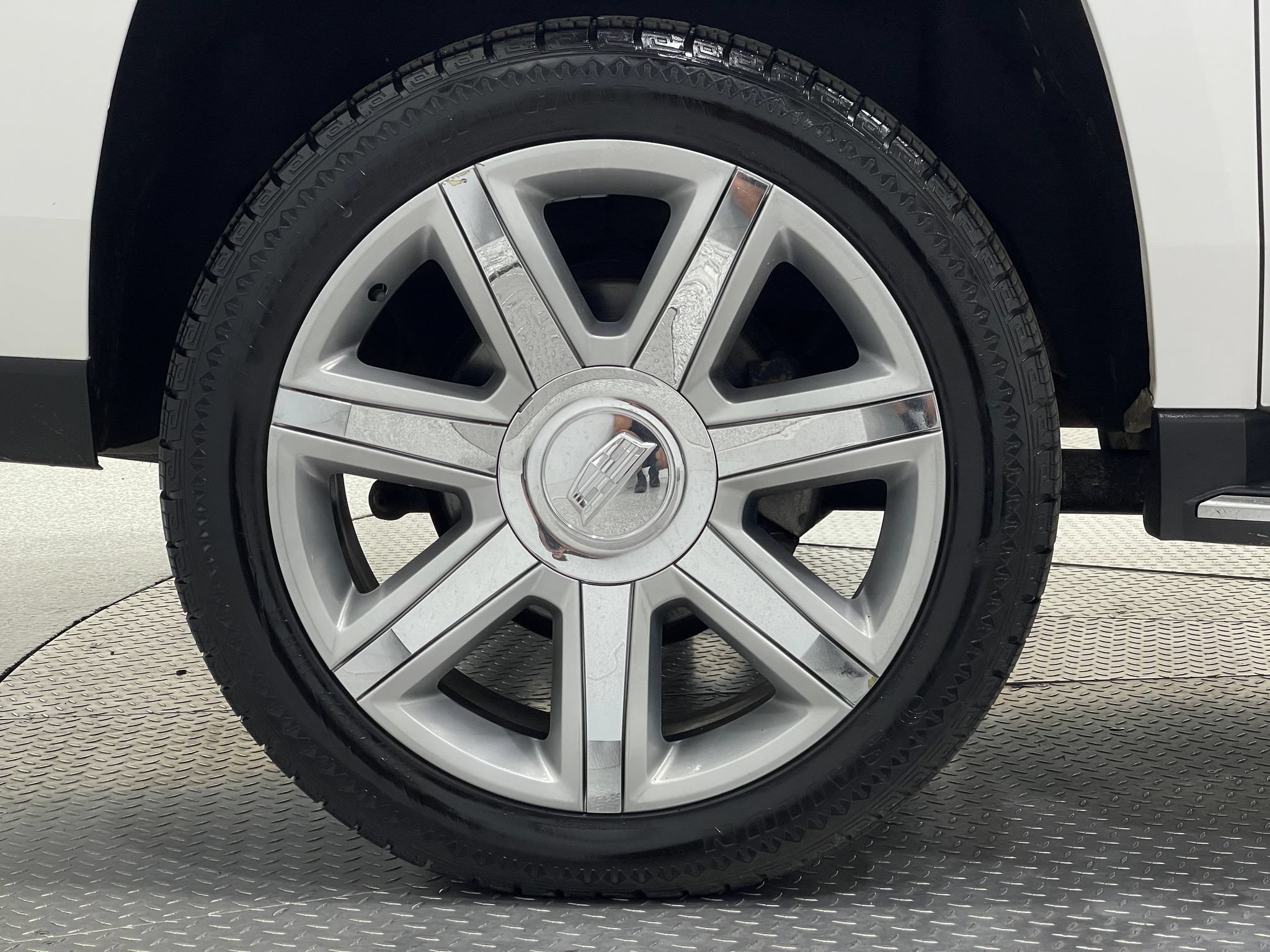 Used 2018 Cadillac Escalade ESV Luxury AWD/4WD image 37