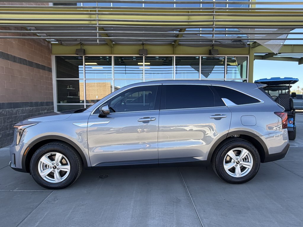 Used 2024 Kia Sorento LX image 7