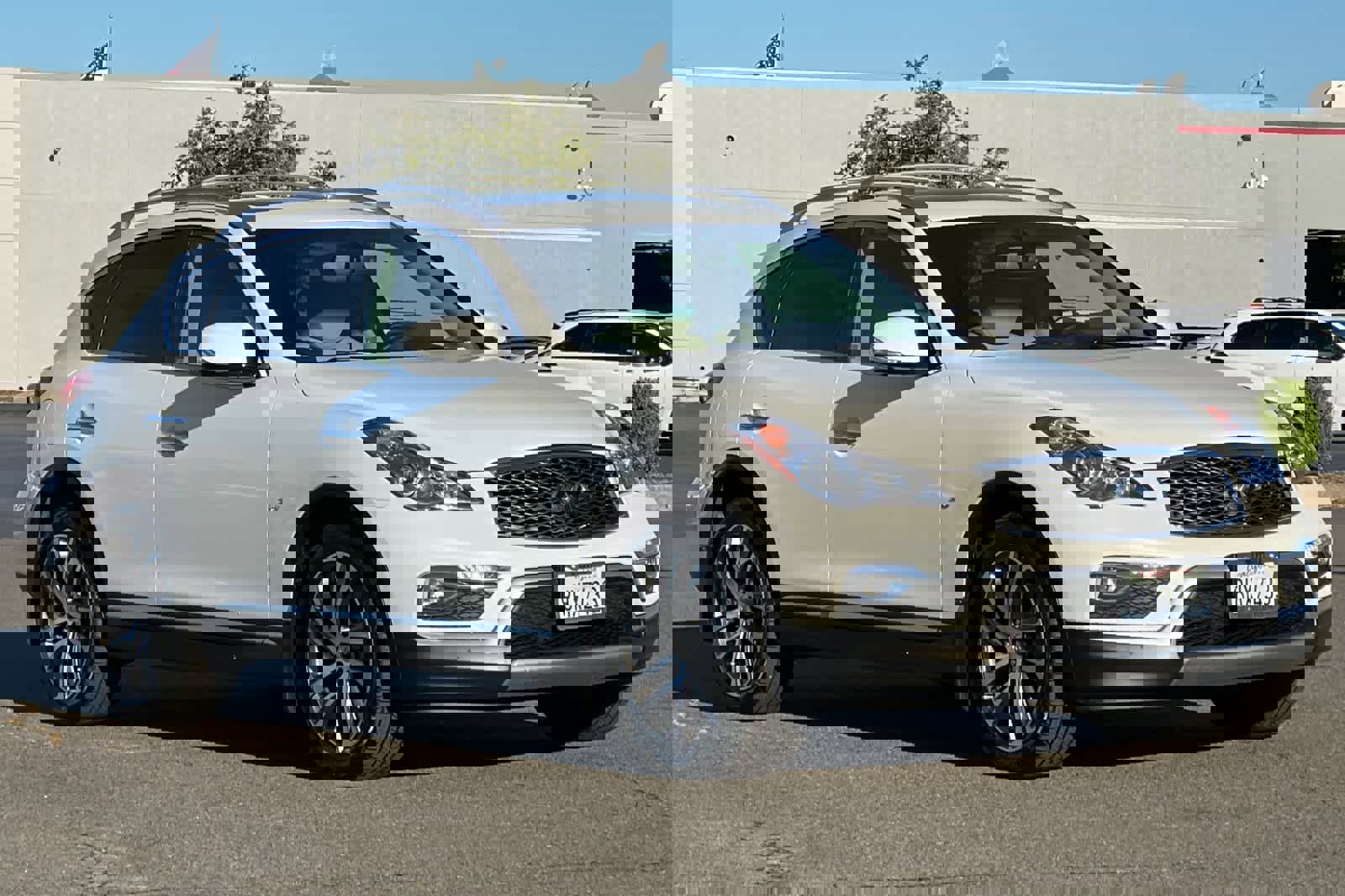 Used 2016 INFINITI QX50 2WD w/ Deluxe Touring Package image 5