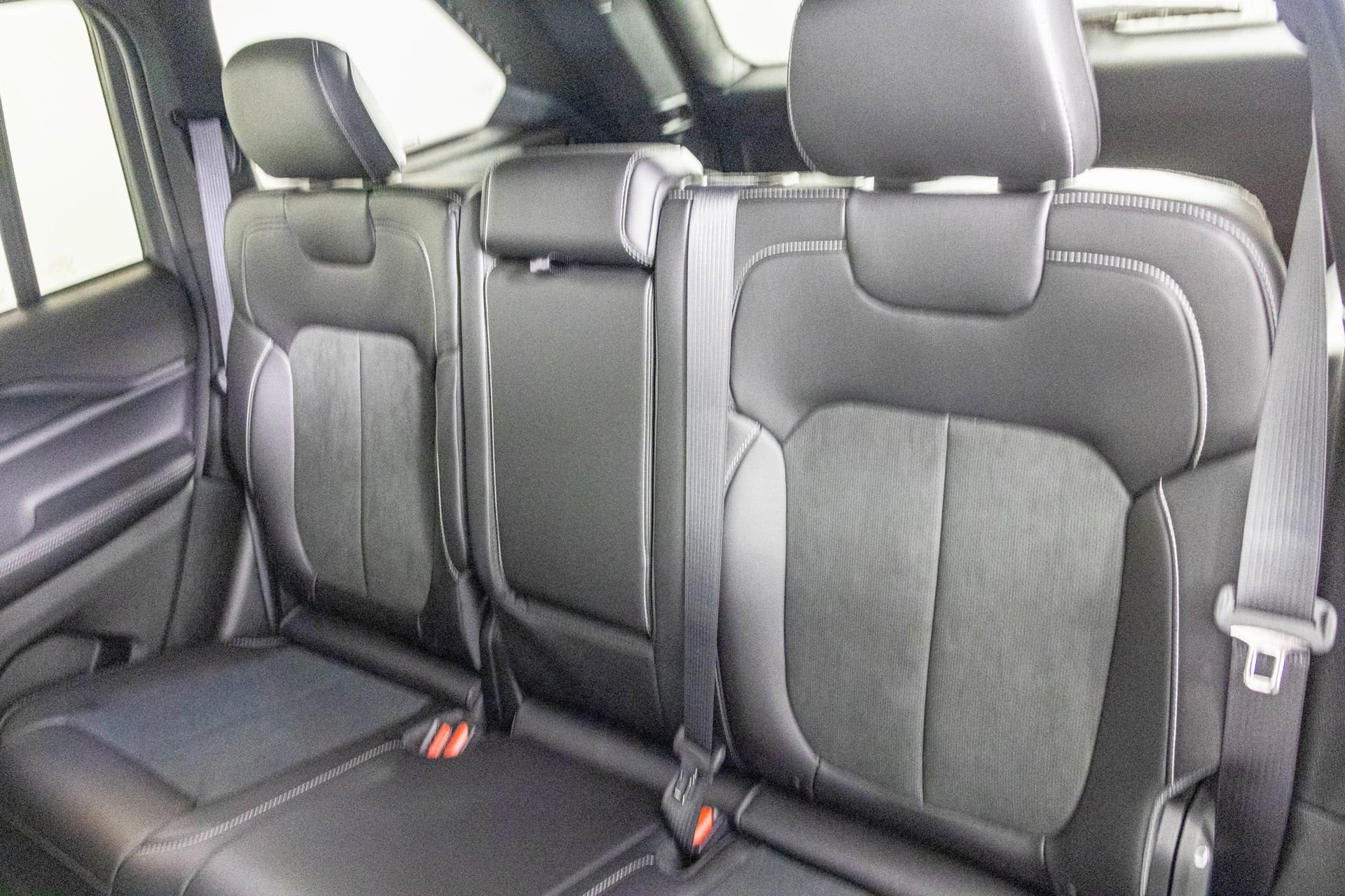 New 2025 Jeep Grand Cherokee Altitude image 28