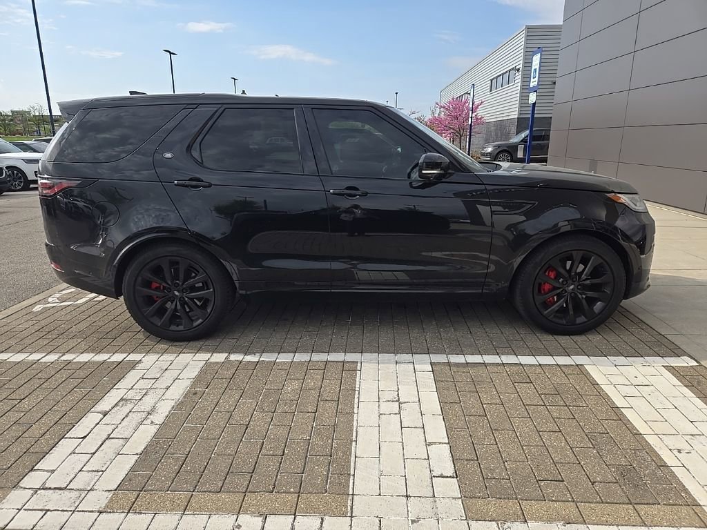 Certified 2024 Land Rover Discovery Dynamic SE image 4