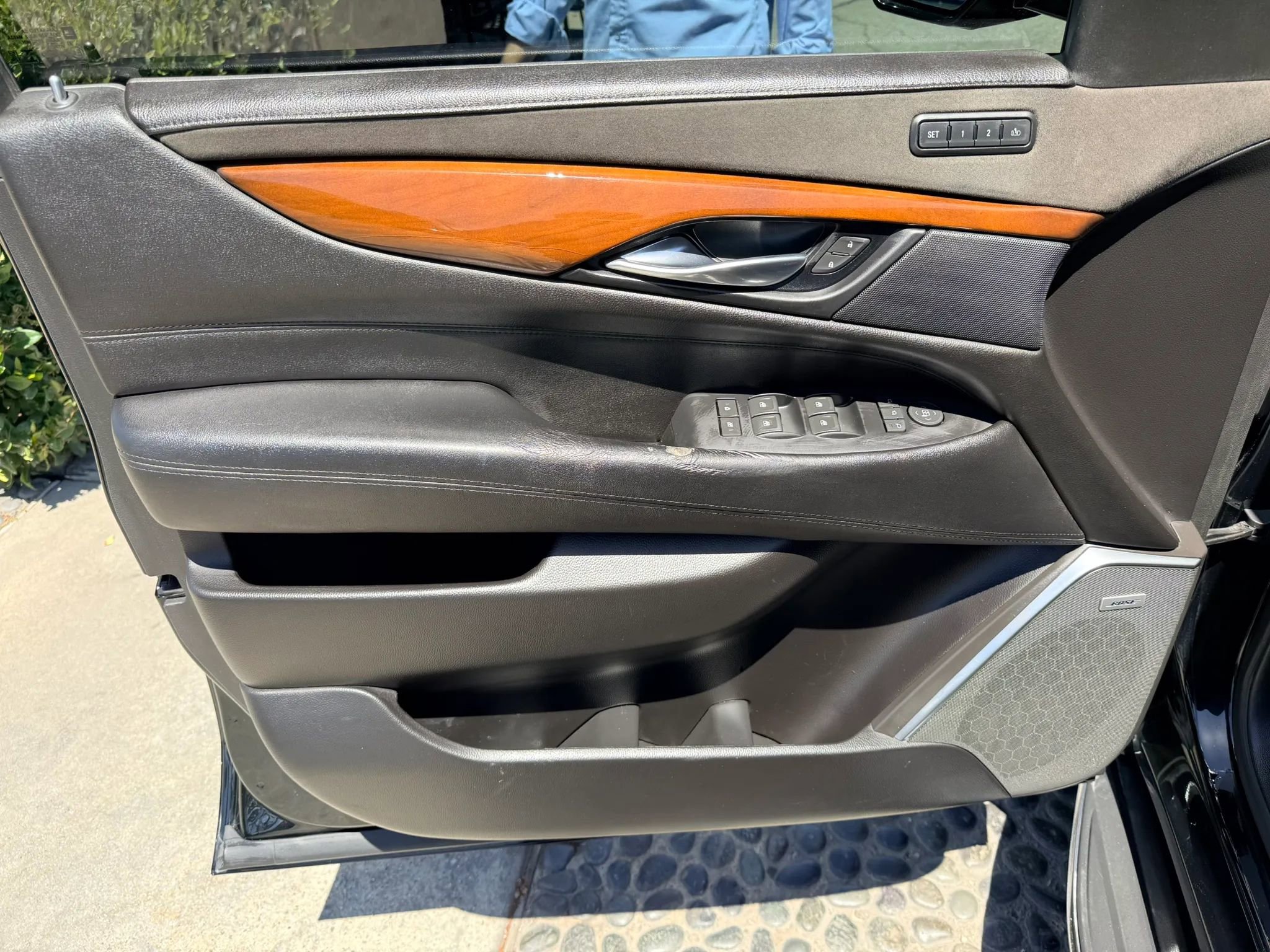 Used 2018 Cadillac Escalade ESV Luxury RWD image 11