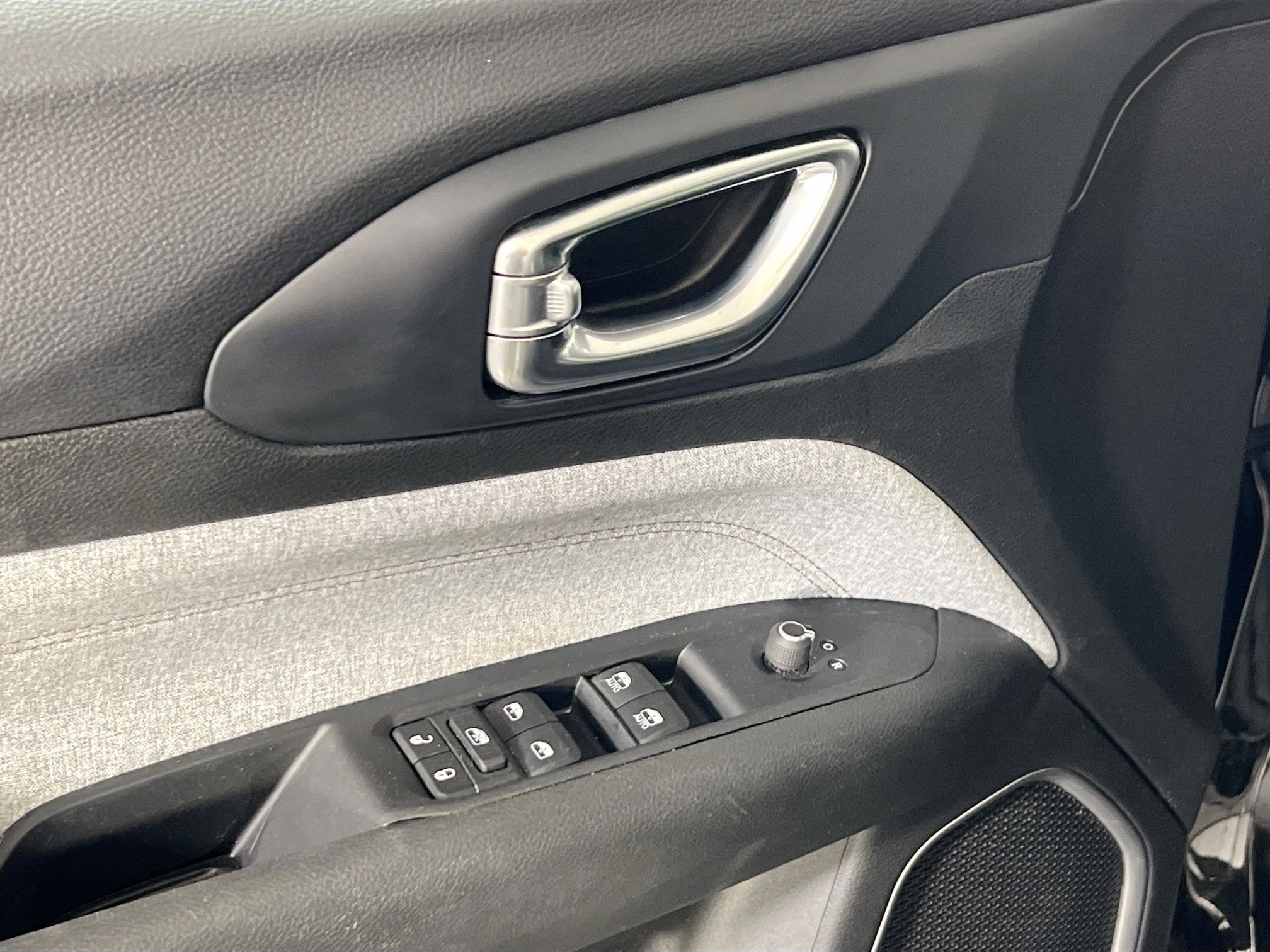 Used 2022 Jeep Compass Latitude AWD/4WD image 17