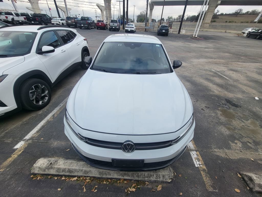 Used 2025 Volkswagen Jetta Sport image 2