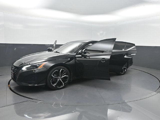 Used 2024 Nissan Altima 2.5 SR FWD image 33