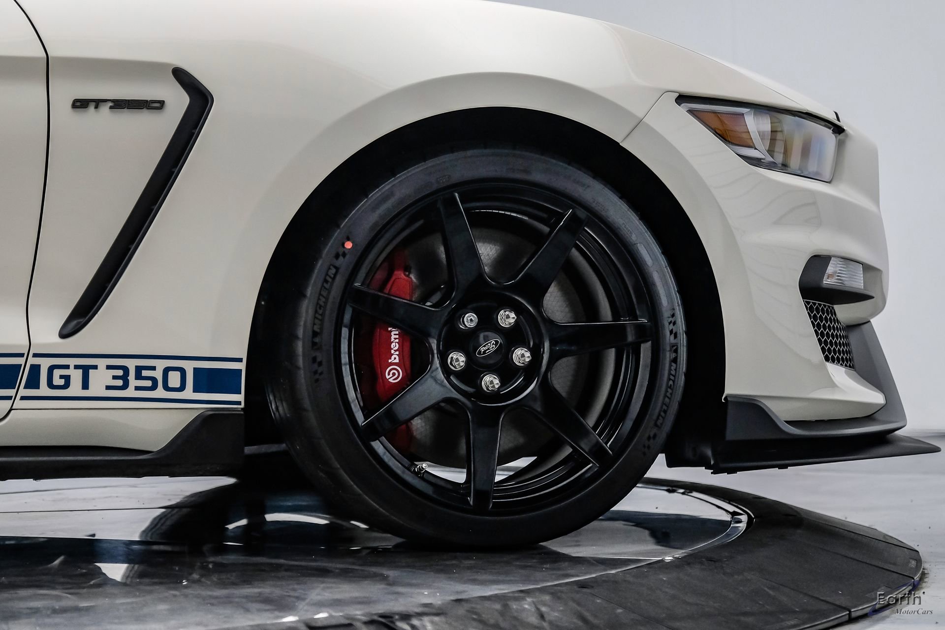 Used 2020 Ford Mustang Shelby GT350R w/ GT350R Equipment Group 920A RWD image 94