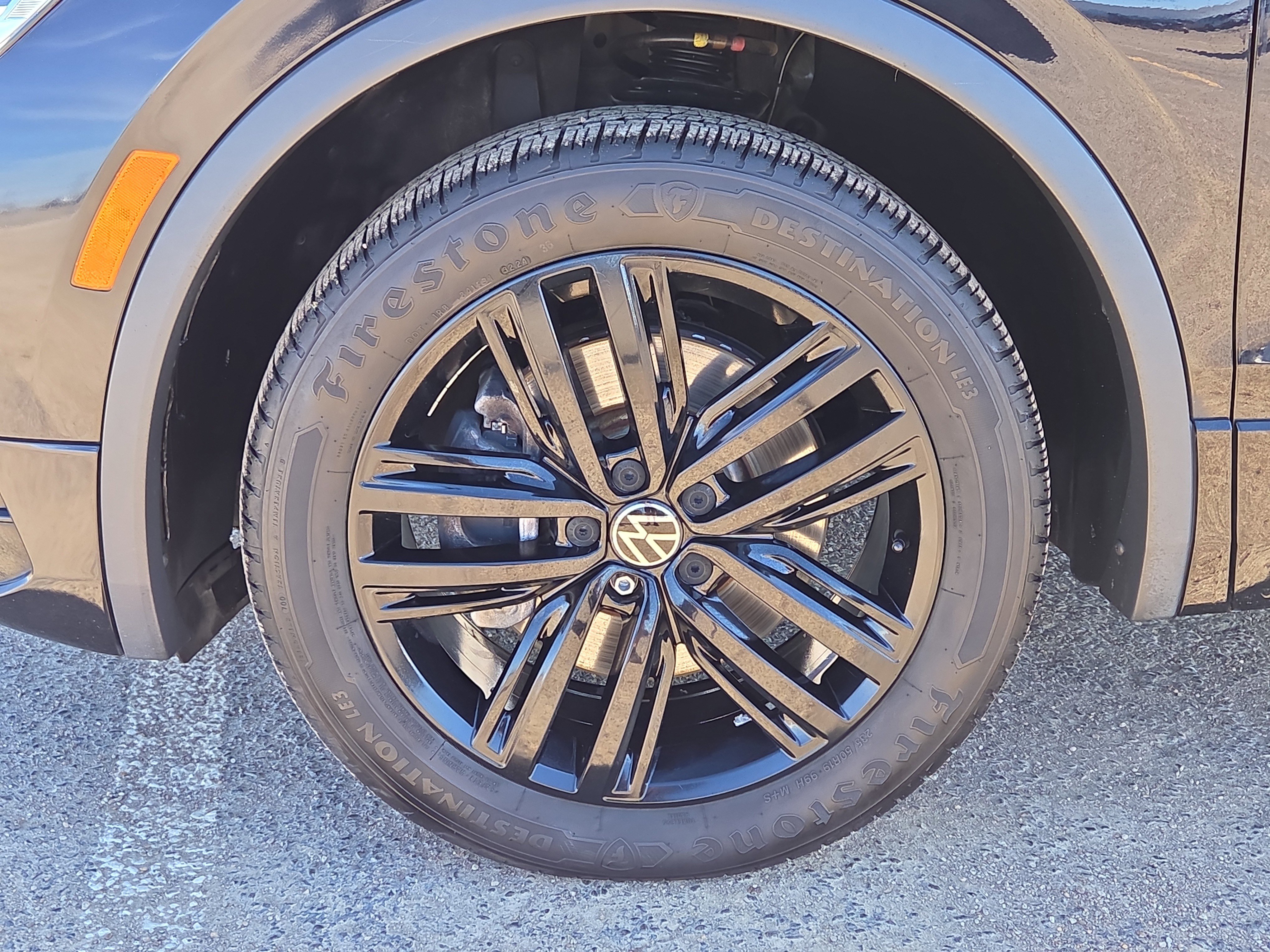 Used 2022 Volkswagen Tiguan SE R-Line image 6