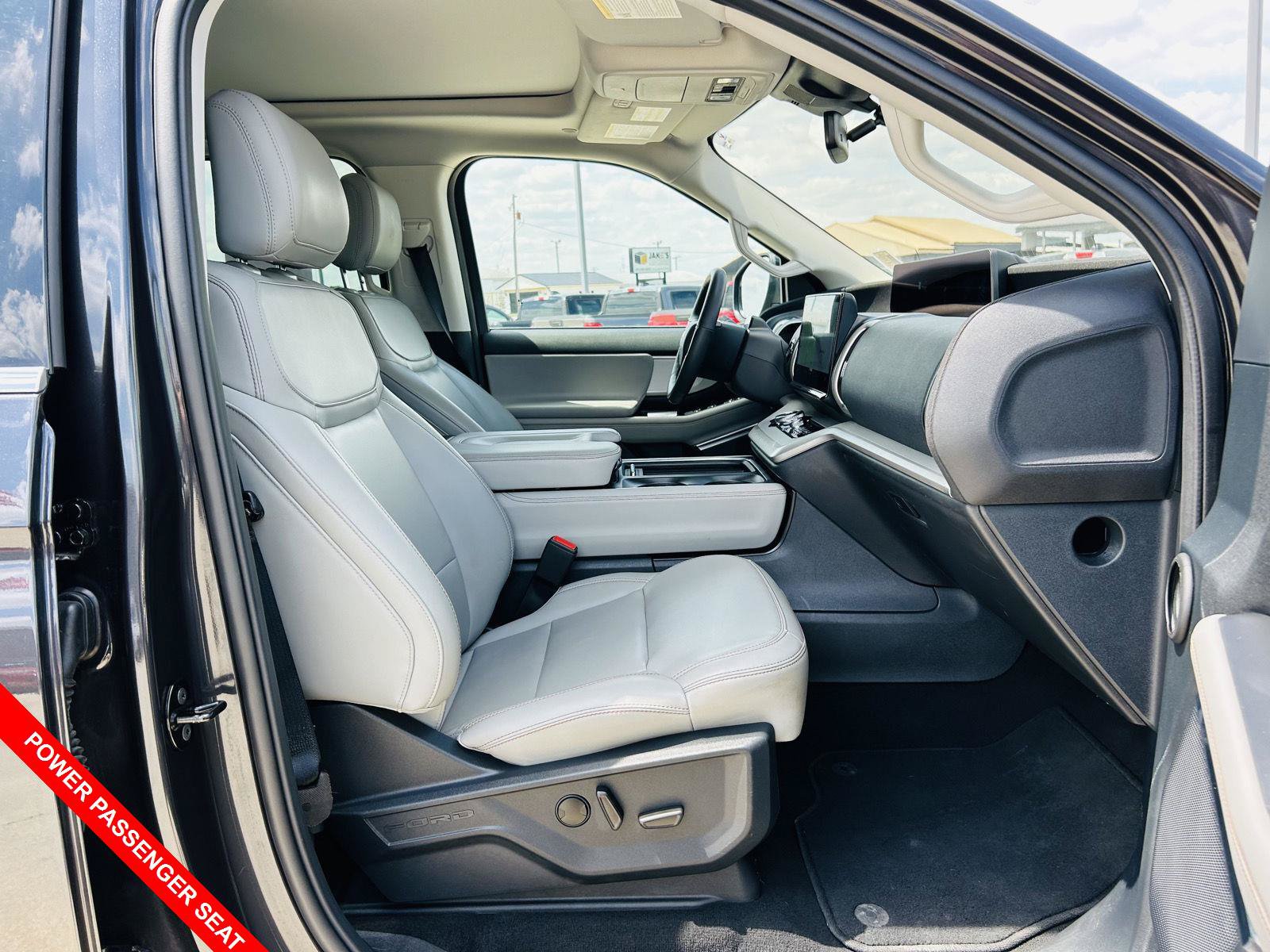 Used 2025 Ford Expedition Active AWD/4WD image 42
