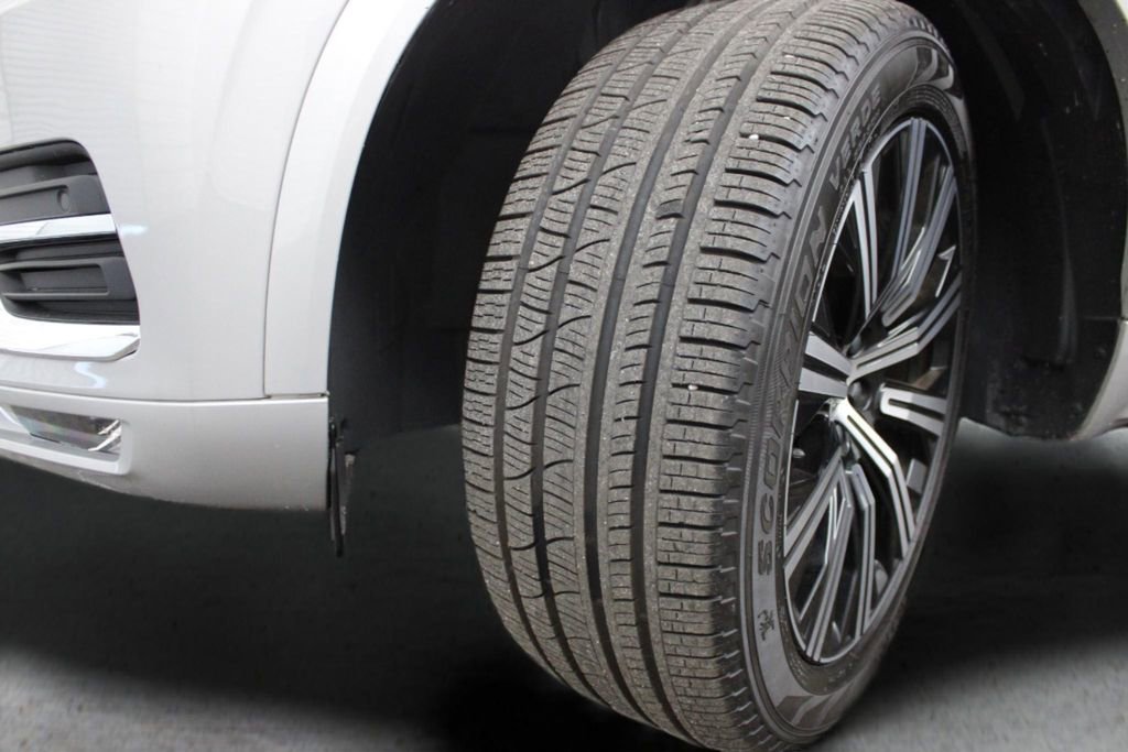Certified 2025 Volvo XC90 B5 Core image 50