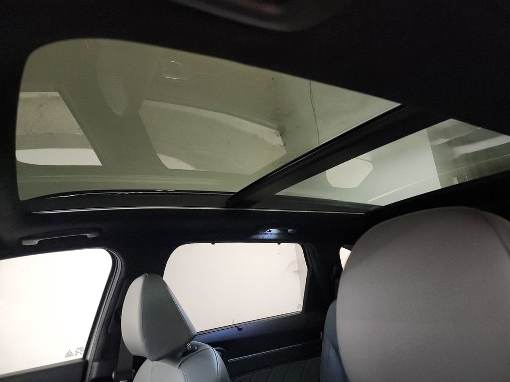 Certified 2025 Kia Sorento SX Prestige w/ Sage Leather Package image 34