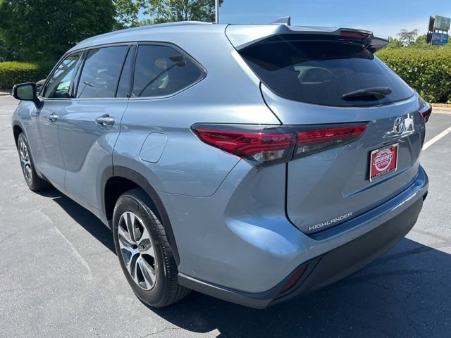 Used 2021 Toyota Highlander XLE FWD image 11