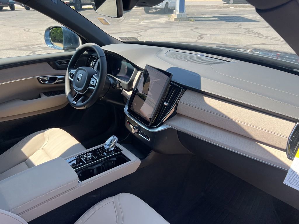 New 2026 Volvo XC90 B6 Plus w/ Protection Package Premier image 39
