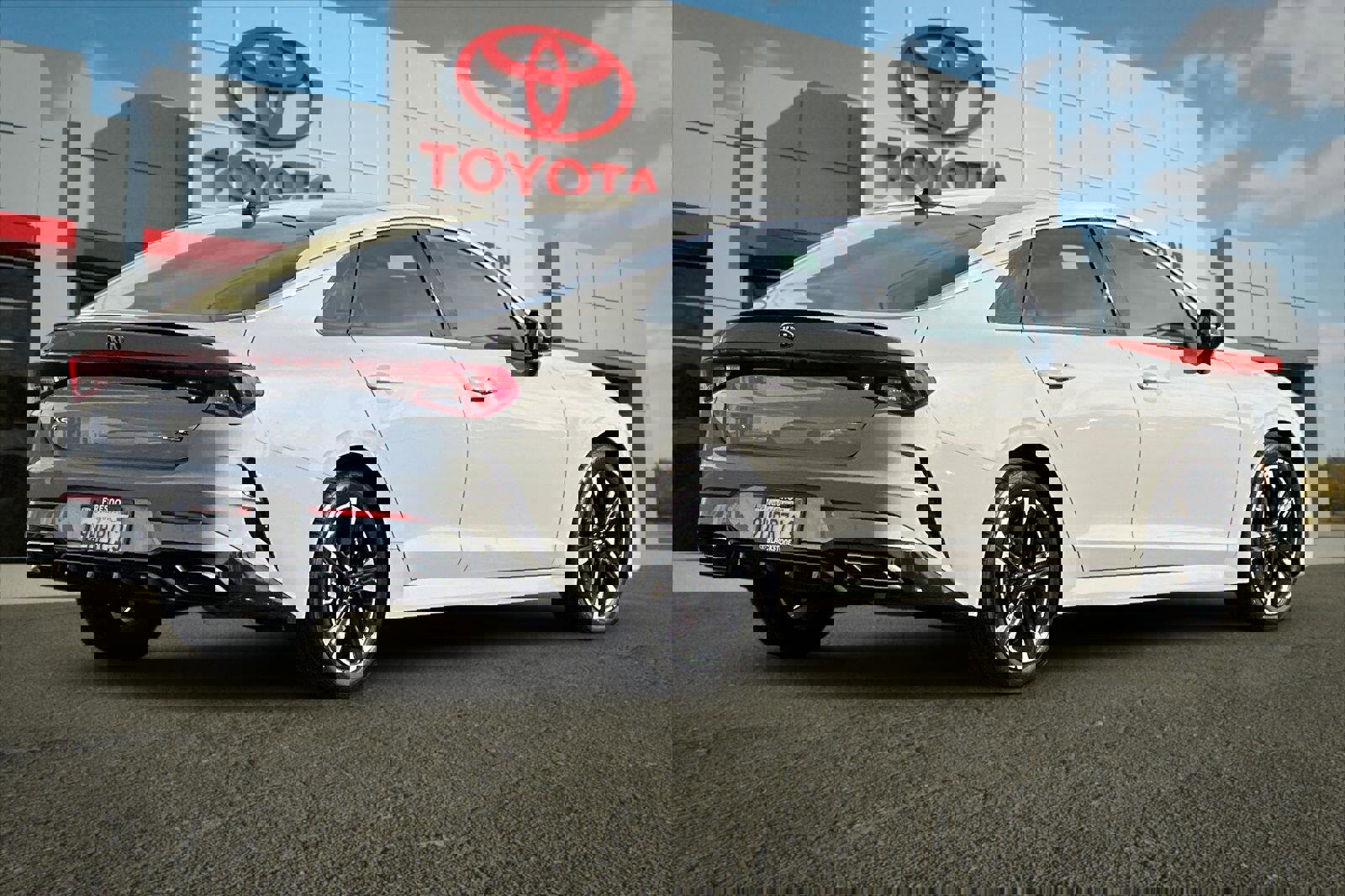 Used 2021 Kia K5 GT-Line w/ GT-Line FWD Premium Package image 3