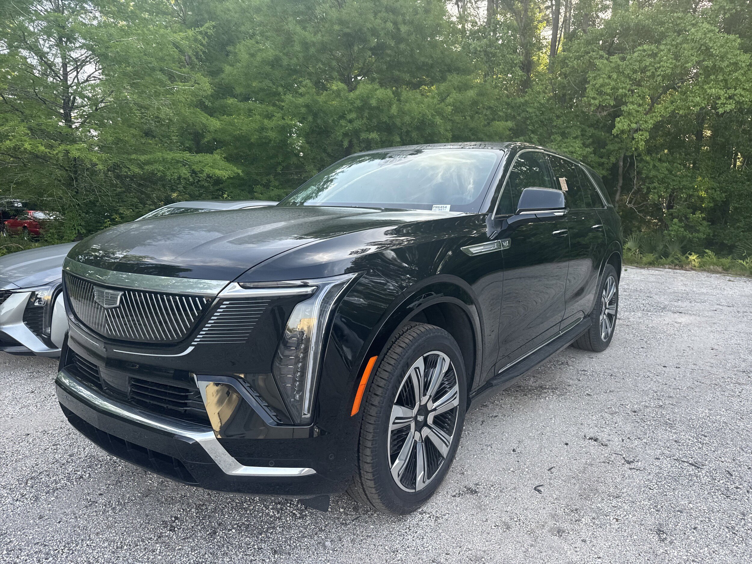 Certified 2025 Cadillac Escalade IQ Luxury 2 w/ LPO, Premium Carpet Package AWD/4WD image 1