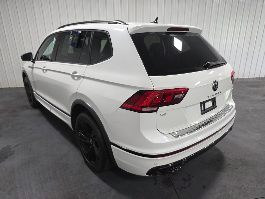 Used 2023 Volkswagen Tiguan SE R-Line AWD/4WD image 3