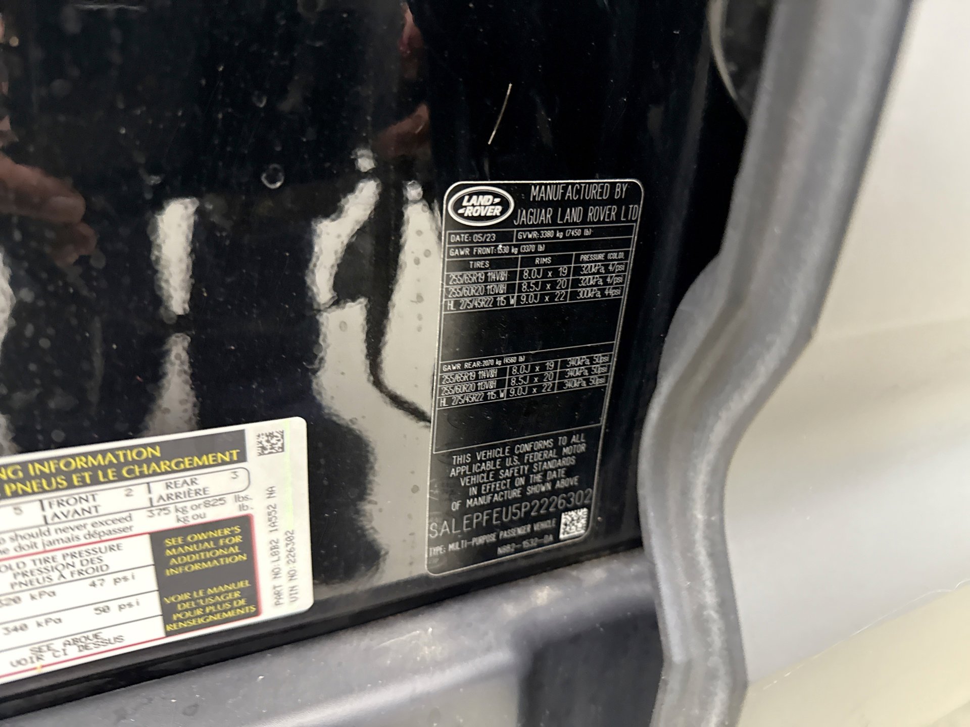 Used 2023 Land Rover Defender 130 SE image 23