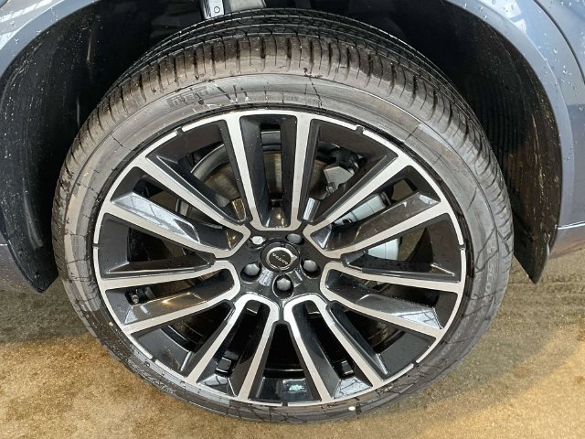 New 2026 Volvo XC90 B6 Plus w/ Protection Package Premier AWD/4WD image 11