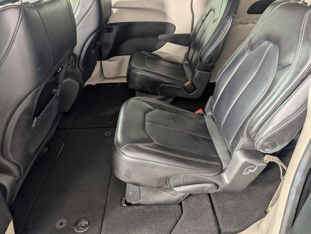 Used 2023 Chrysler Pacifica Touring-L FWD image 25