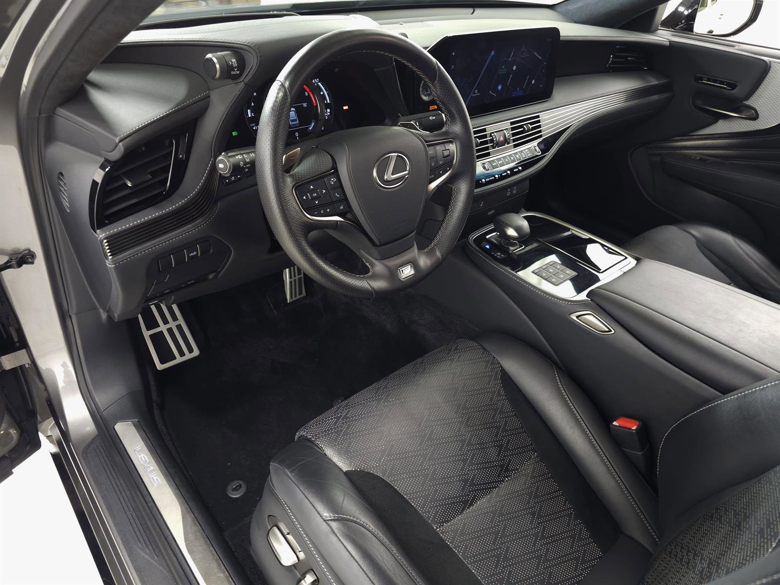 Certified 2023 Lexus LS 500 F Sport w/ Accessory Package (Z2) image 16