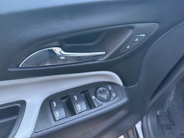 Used 2023 Chevrolet Equinox LS image 15