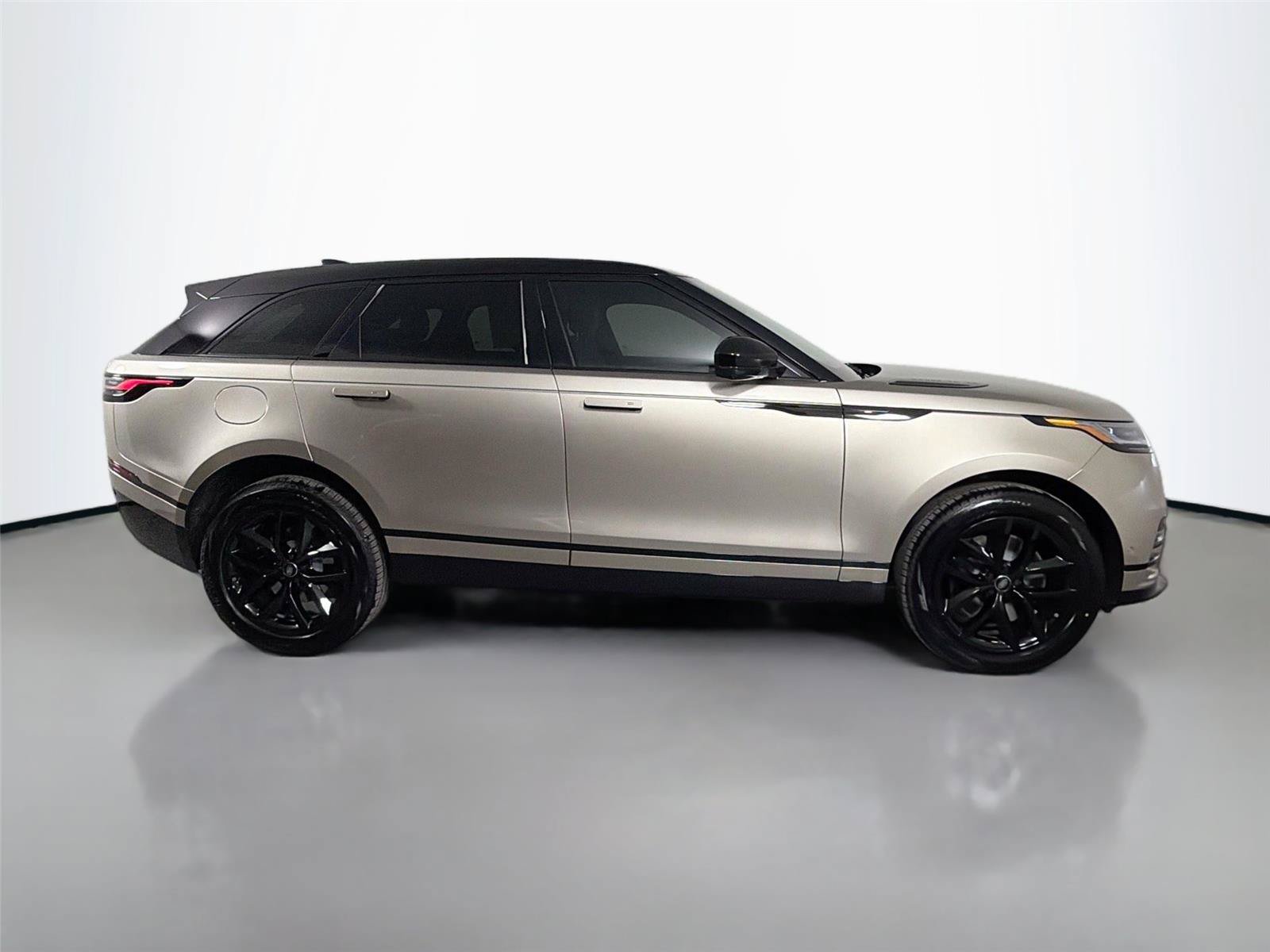 New 2026 Land Rover Range Rover Velar Dynamic SE AWD/4WD image 4