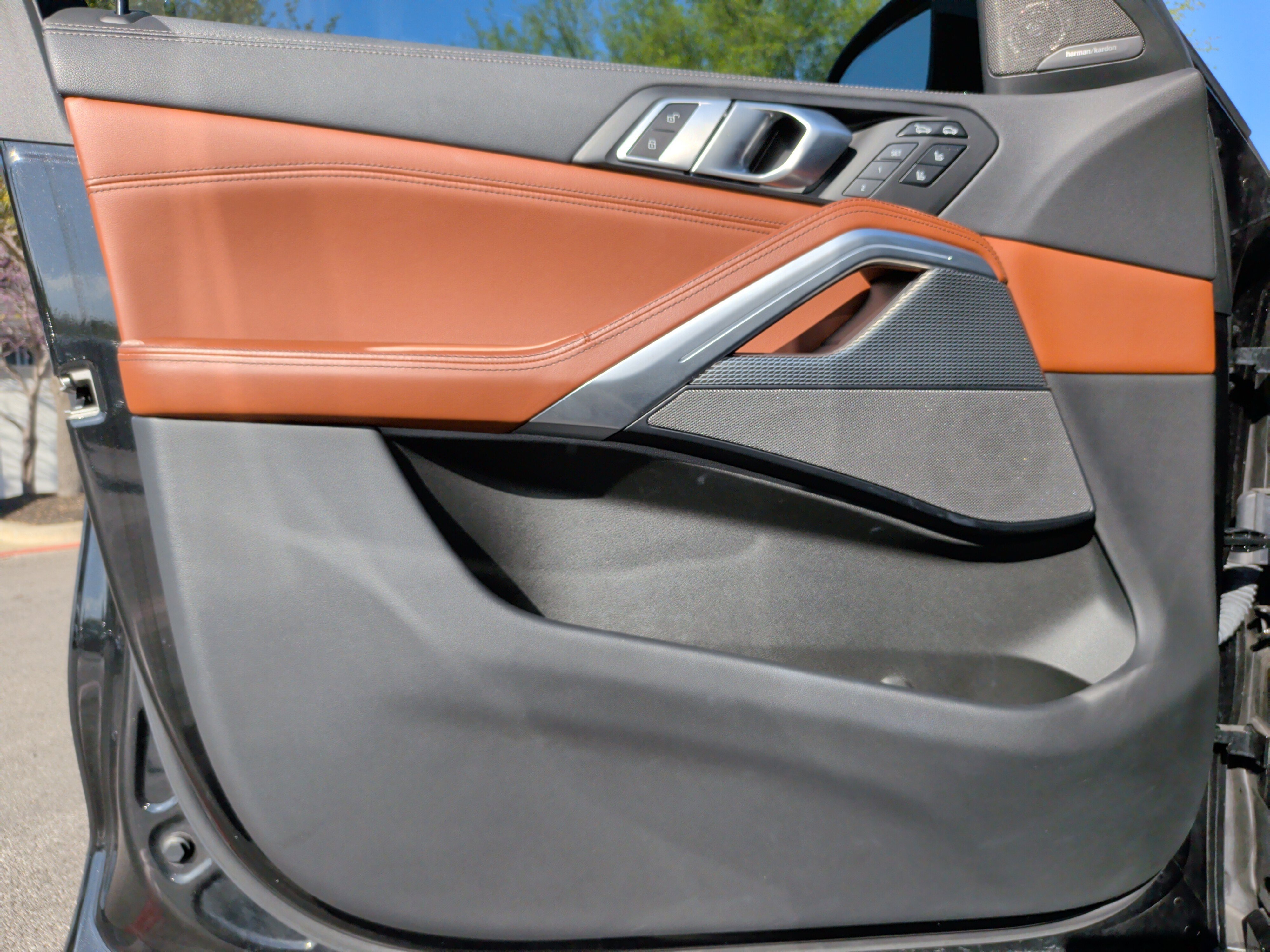 Certified 2023 BMW X6 M50i w/ Executive Package image 28