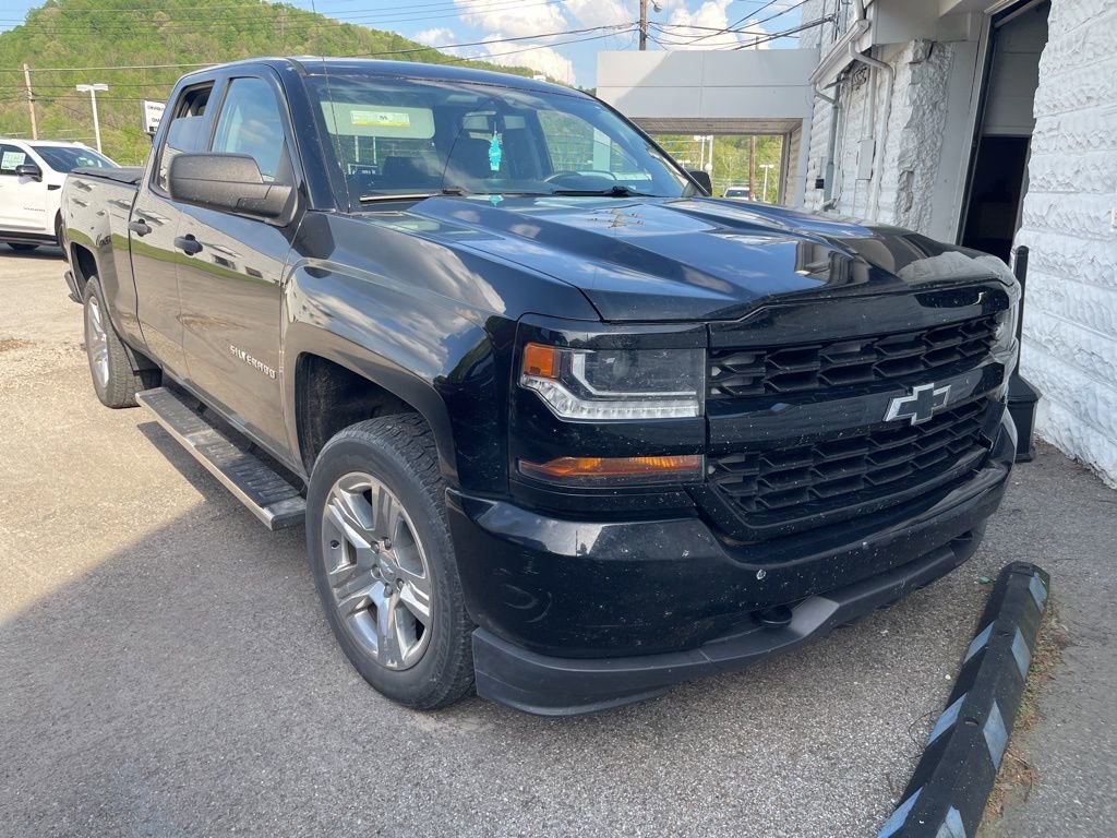 Used 2016 Chevrolet Silverado 1500 Custom w/ Custom Convenience Package AWD/4WD image 3