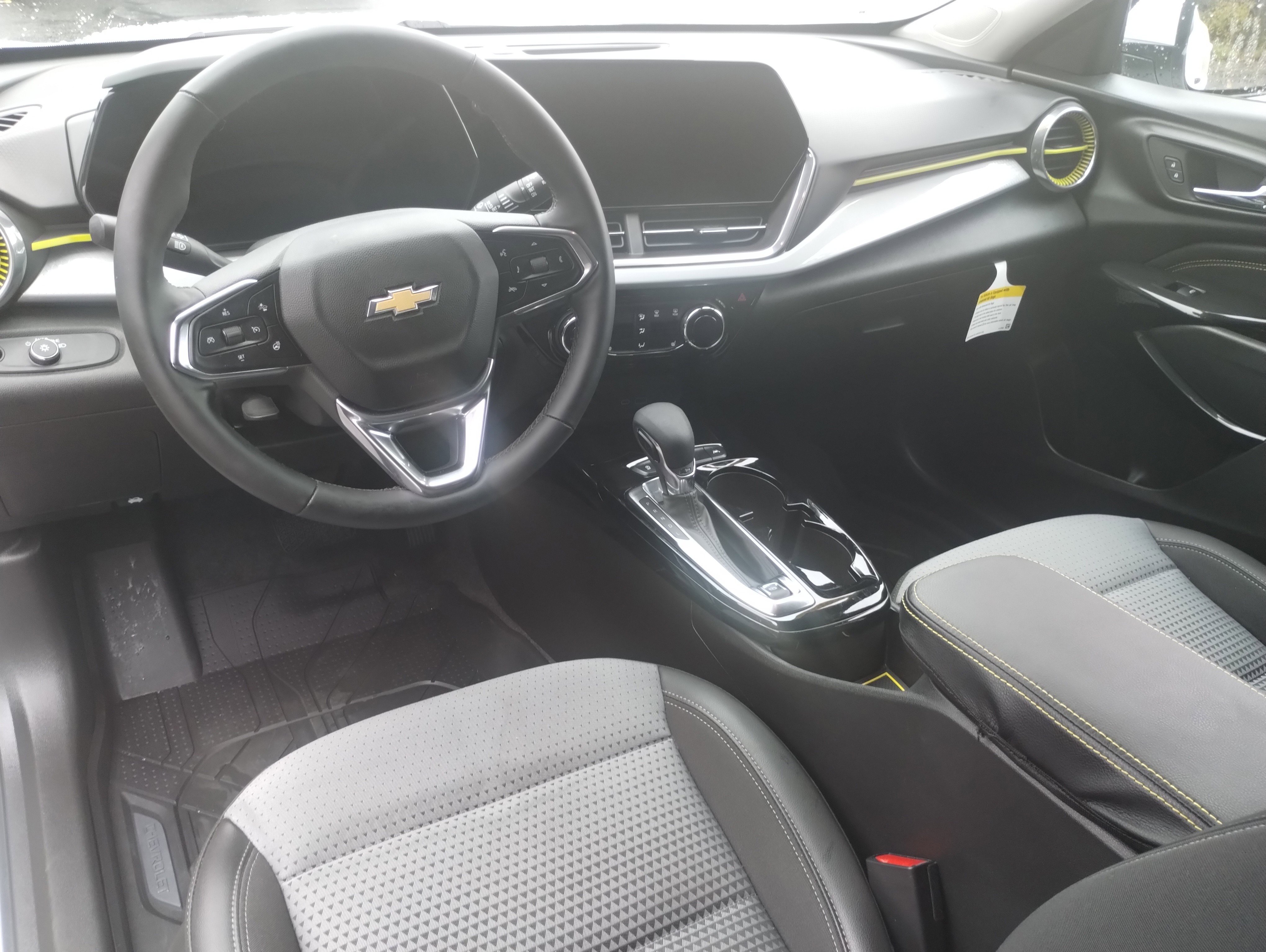 Used 2024 Chevrolet Trax LT w/ Driver Confidence Package image 17