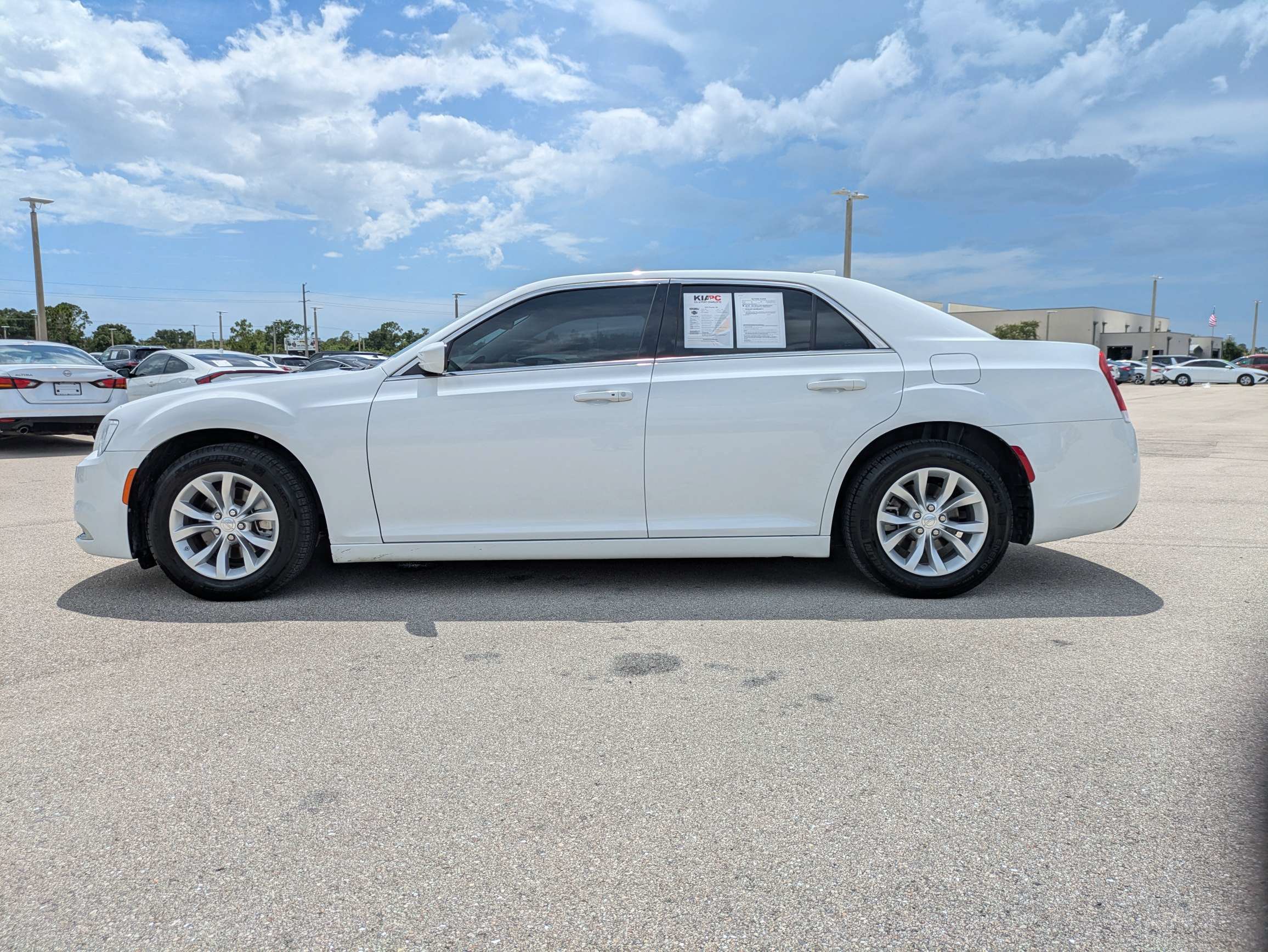 Used 2023 Chrysler 300 Touring RWD image 8
